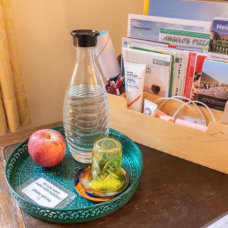Zimmer In Kuenstlerwohnung Stuttgart Buitenkant foto